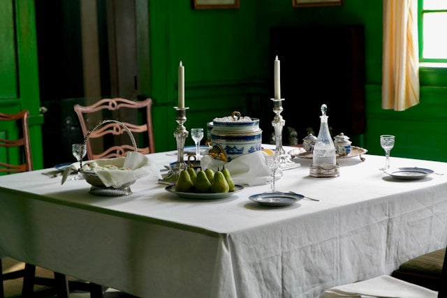 Extra-Long Cotton Tablecloths: How to Measure for Banquet and Gathering Tables