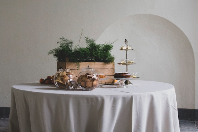Round Linen Tablecloths: How to Choose Between 60-Inch and 70-Inch Sizes