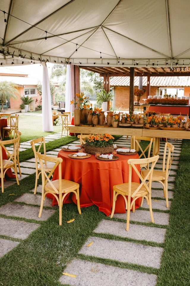Pumpkin Linen Tablecloths: How to Style Round Tables for Fall