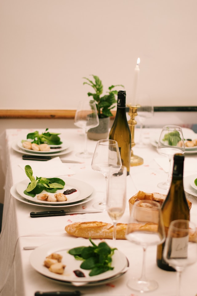 How Linen Drapes on Round, Square, and Rectangular Tables