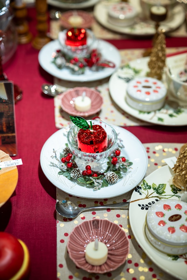 Burgundy and Red Table Runners: Ideas for Winter, Christmas, and Formal Tables