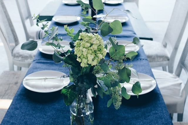 Navy Blue Table Runners: How to Create a Rich and Balanced Table Setting