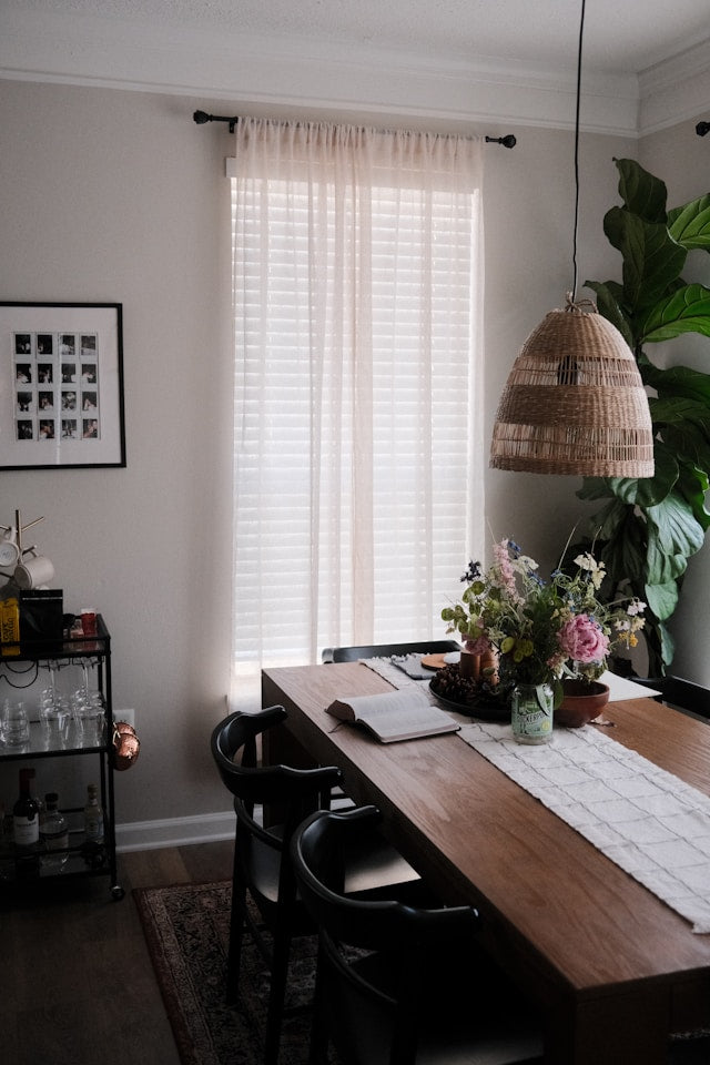 How to Drape a Gauze Table Runner for Long Tables and Round Tables