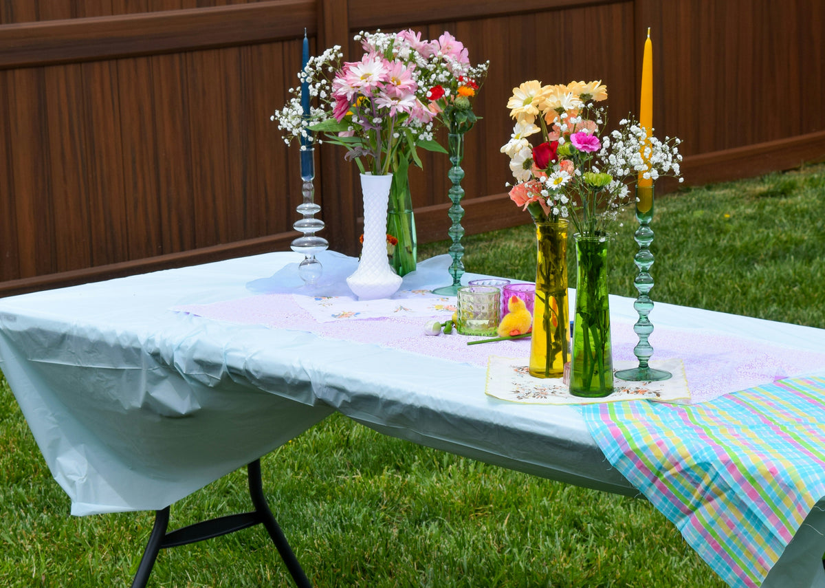 How to Coordinate Tablecloths, Table Runners, Napkins, and Centerpieces