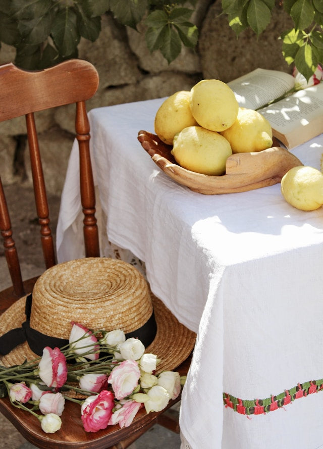 Table Linen Color Guide: Choosing Neutrals, Seasonal Shades, and Bold Accents