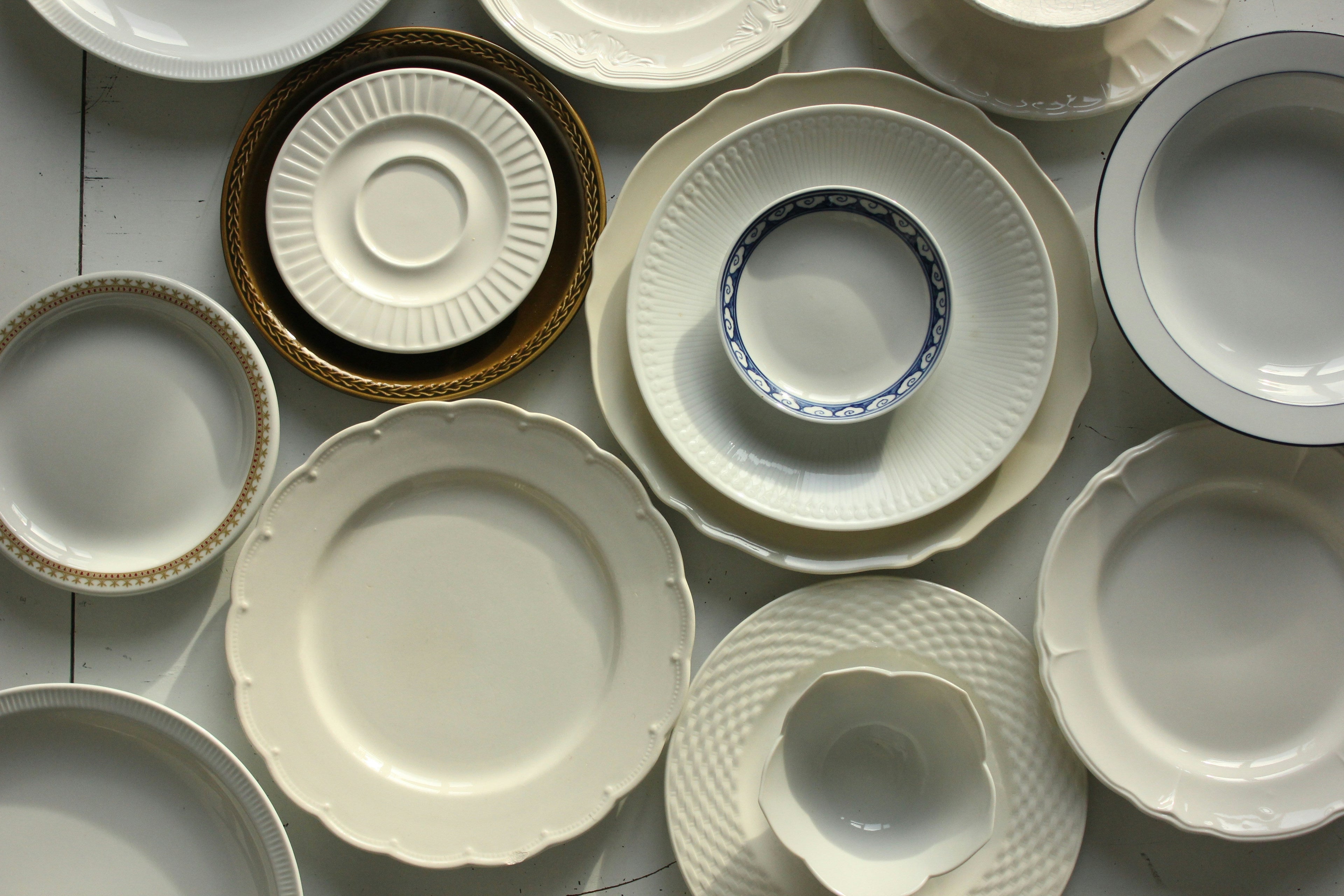 Disposable Dessert and Appetizer Plates: When to Use Convenient Party Plates for Events and Gatherings