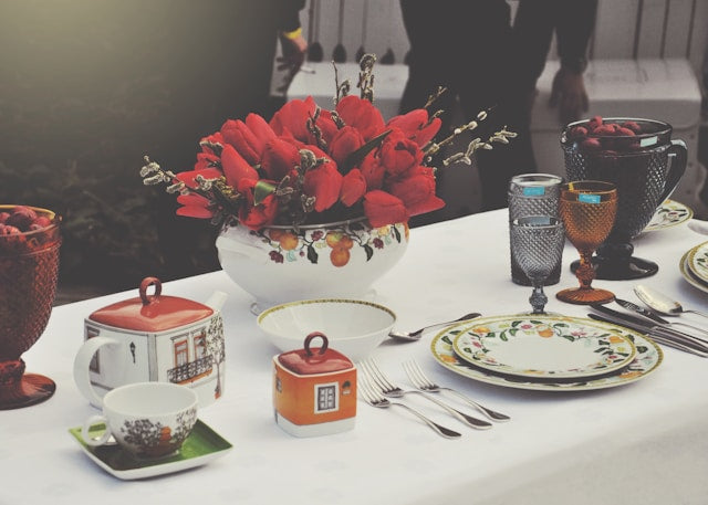 Anniversary Party Table Ideas with Decorative Dinnerware
