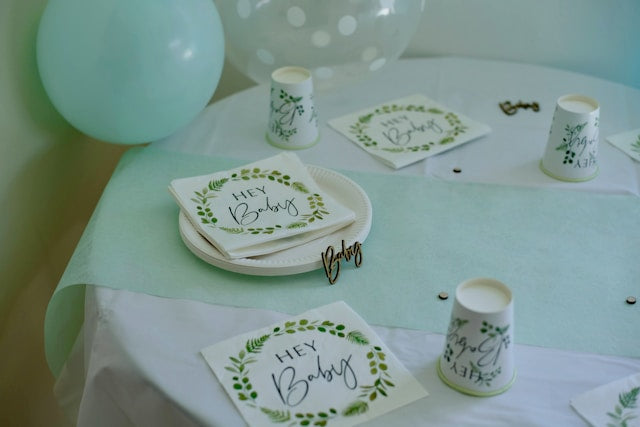 Choosing Disposable Plates for Baby Showers and Bridal Showers
