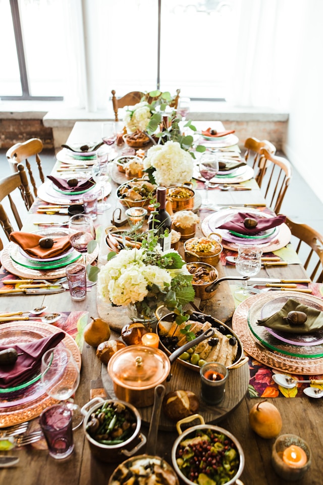 Summer Party Ideas with Colorful Dinnerware