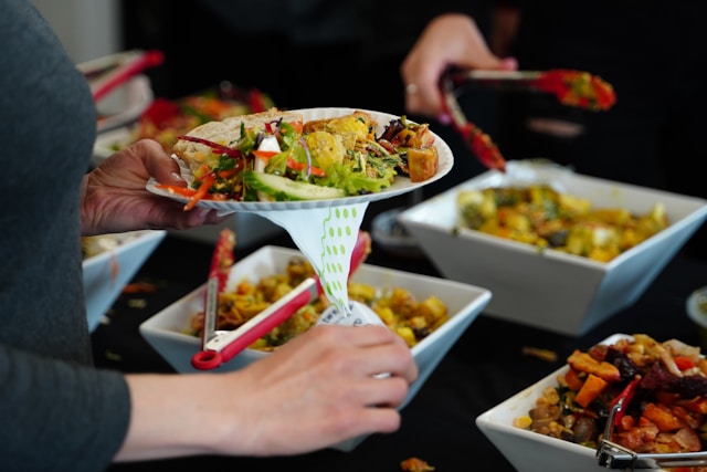 Choosing Disposable Plates for Catering Events