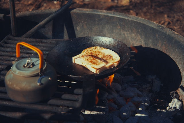 Best Plates for Camping Trips and Outdoor Meals