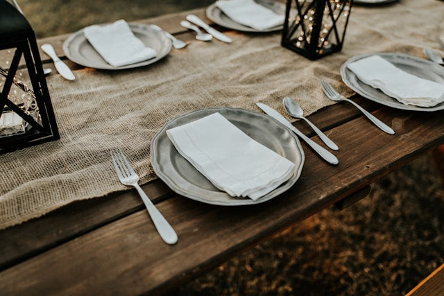 Plastic vs Paper Plates: Which Disposable Dinnerware Is Better for Events
