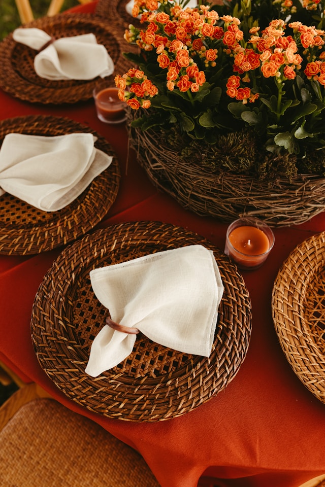 Charger Plates vs Dinner Plates: Understanding the Difference