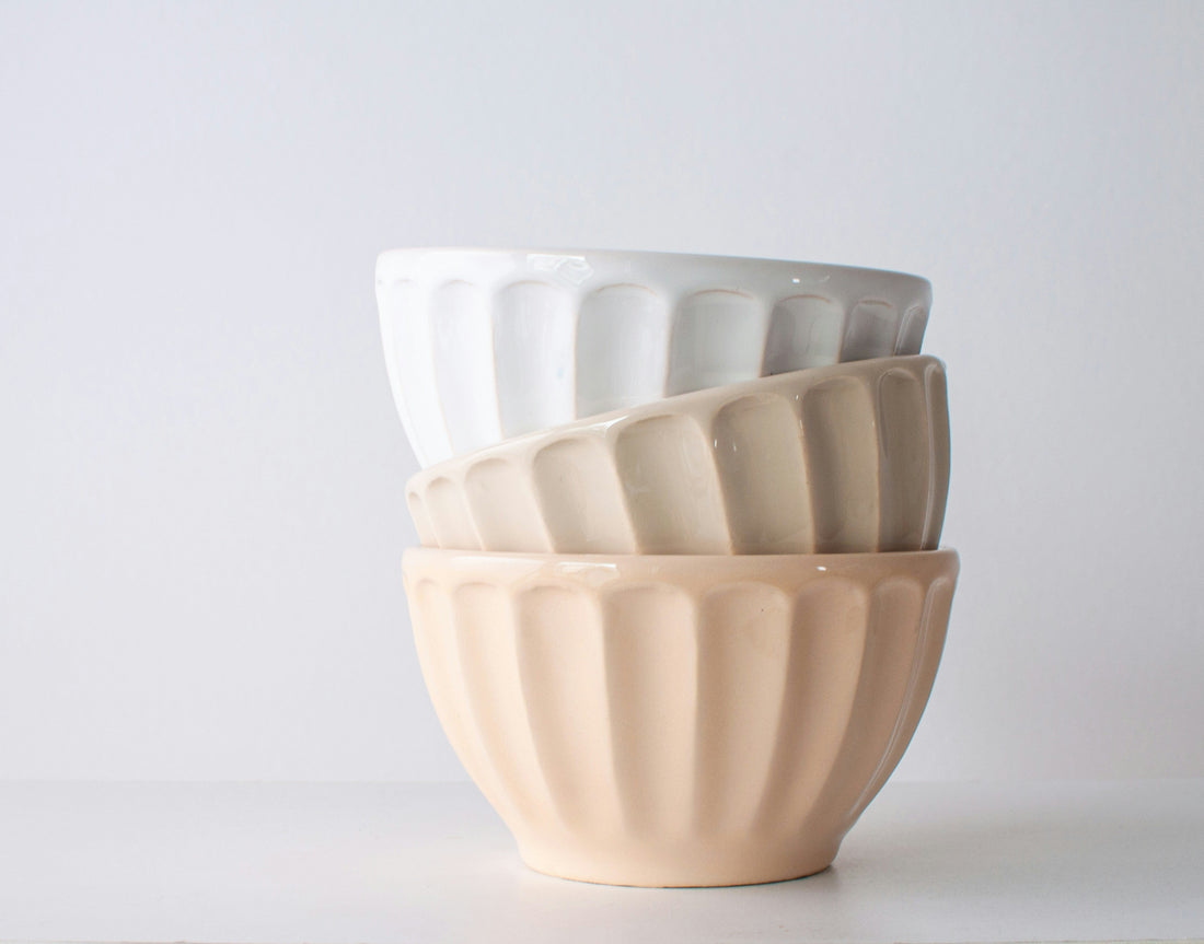 Wood and Shell Charger Plates: How to Style Rustic and Decorative Table Layers for Dining and Events
