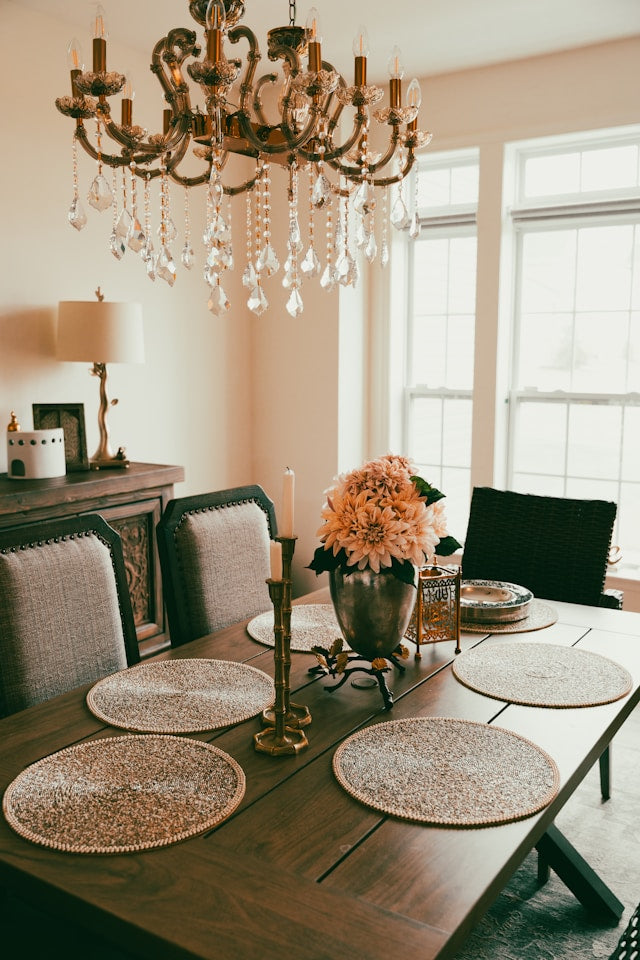 Decorative Charger Plates for Dining Room Styling