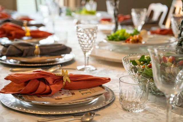 Porcelain Dinner Plates vs Disposable Plates for Events