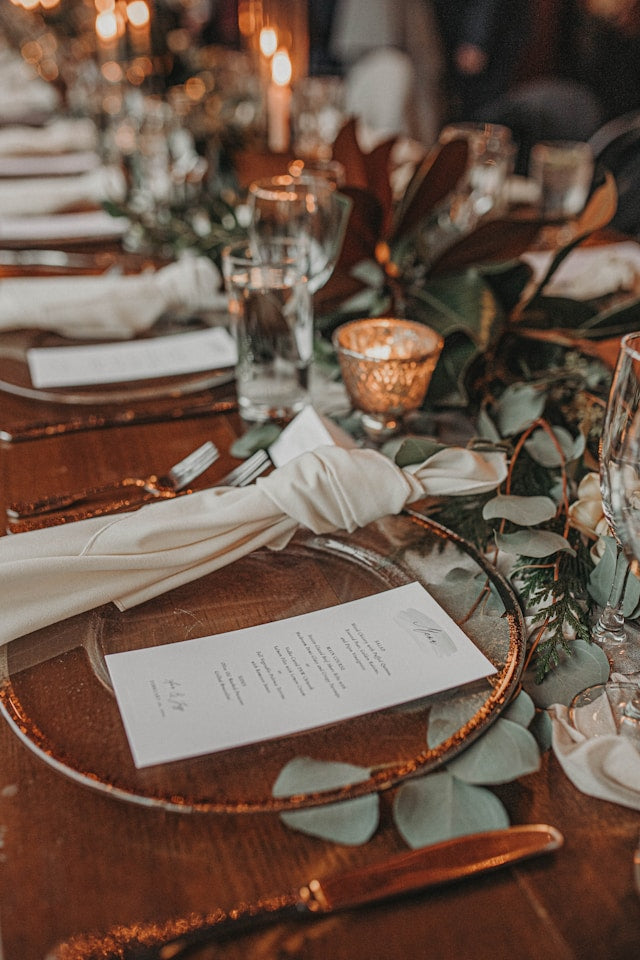 Complete Guide to Buying Plates for Weddings and Events