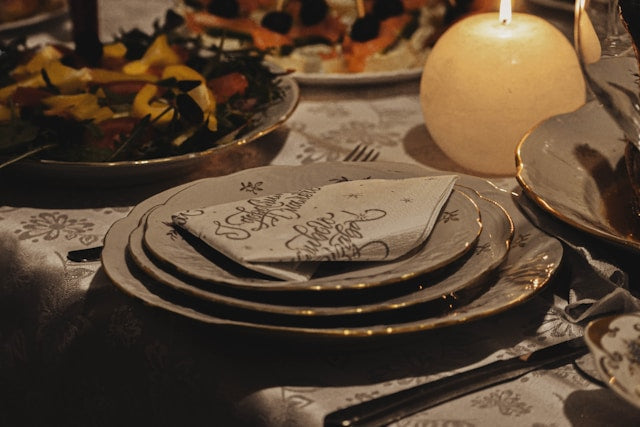 Holiday Celebration Ideas Using Themed Plates