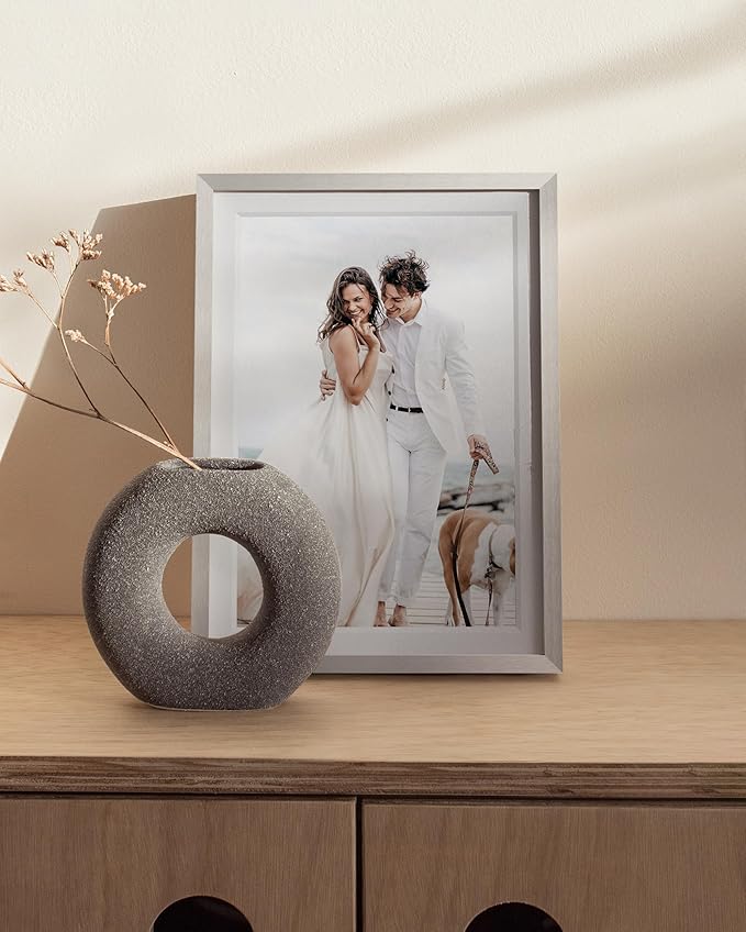 HAUS AND HUES 5x7 Picture Frame with Real Glass & Silver Premium-Grade Metal Matted to 4x6 - Aluminum 5x7 Picture Frame - Includes Easel Back, Hanging Kit - Ideal for Home, Office (5x7 in, Silver)